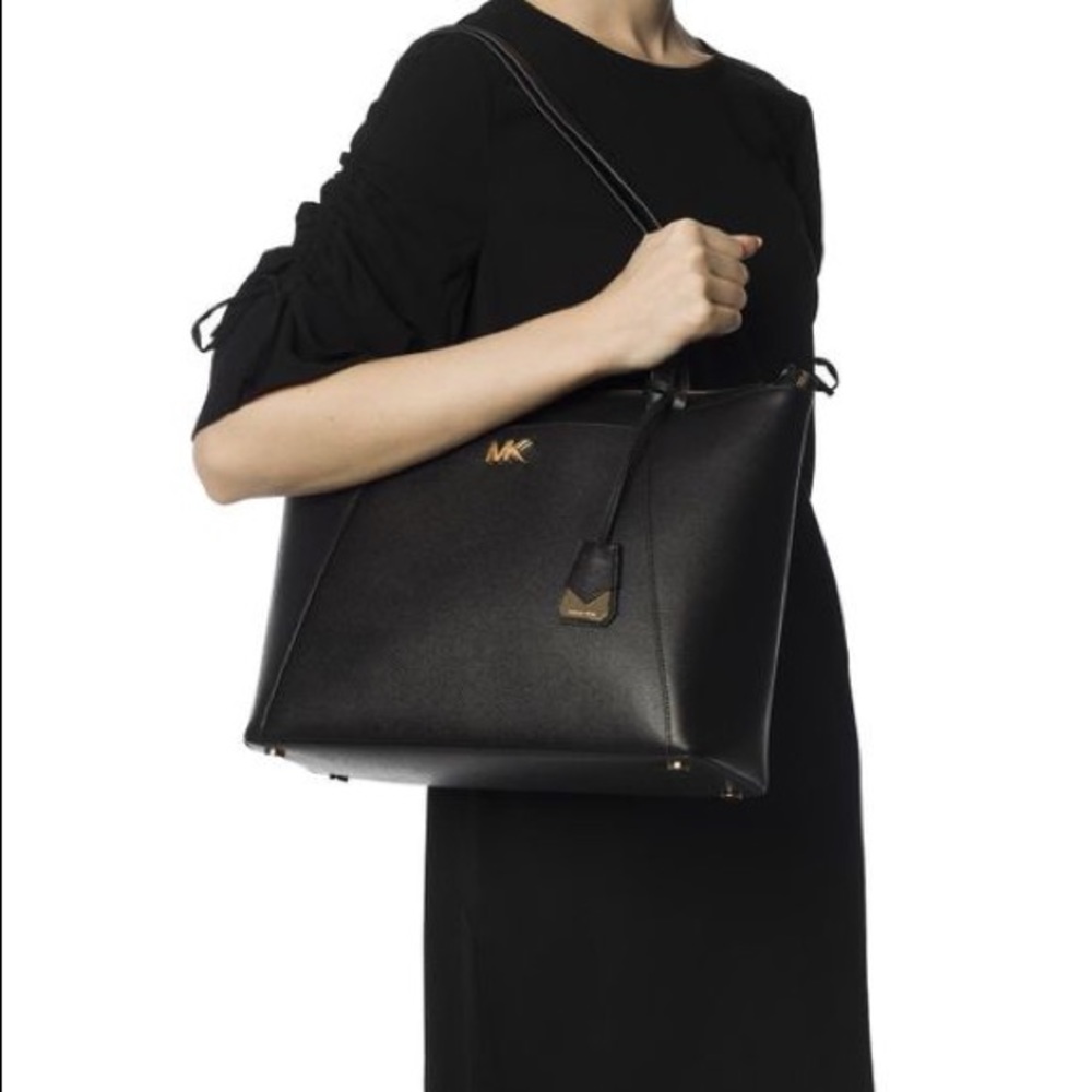 MK Women's Black 'maddie' Shoulder Bag